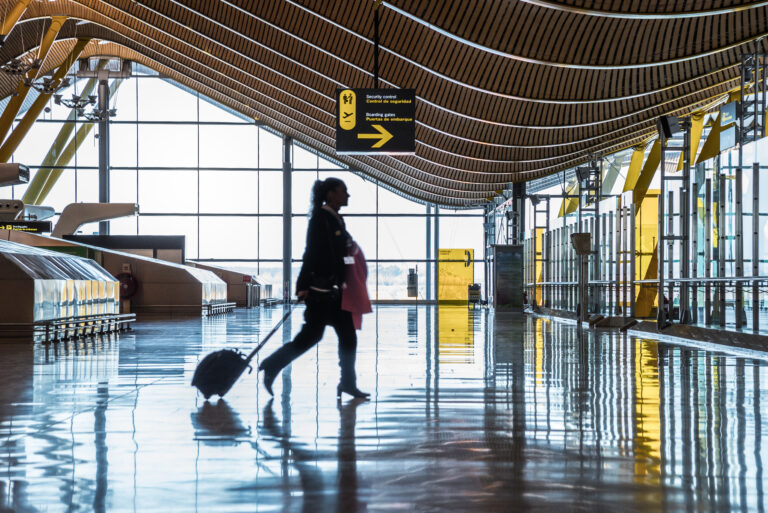 Flying to Los Angeles? Here’s How to Choose Between Burbank, LAX, and Long Beach